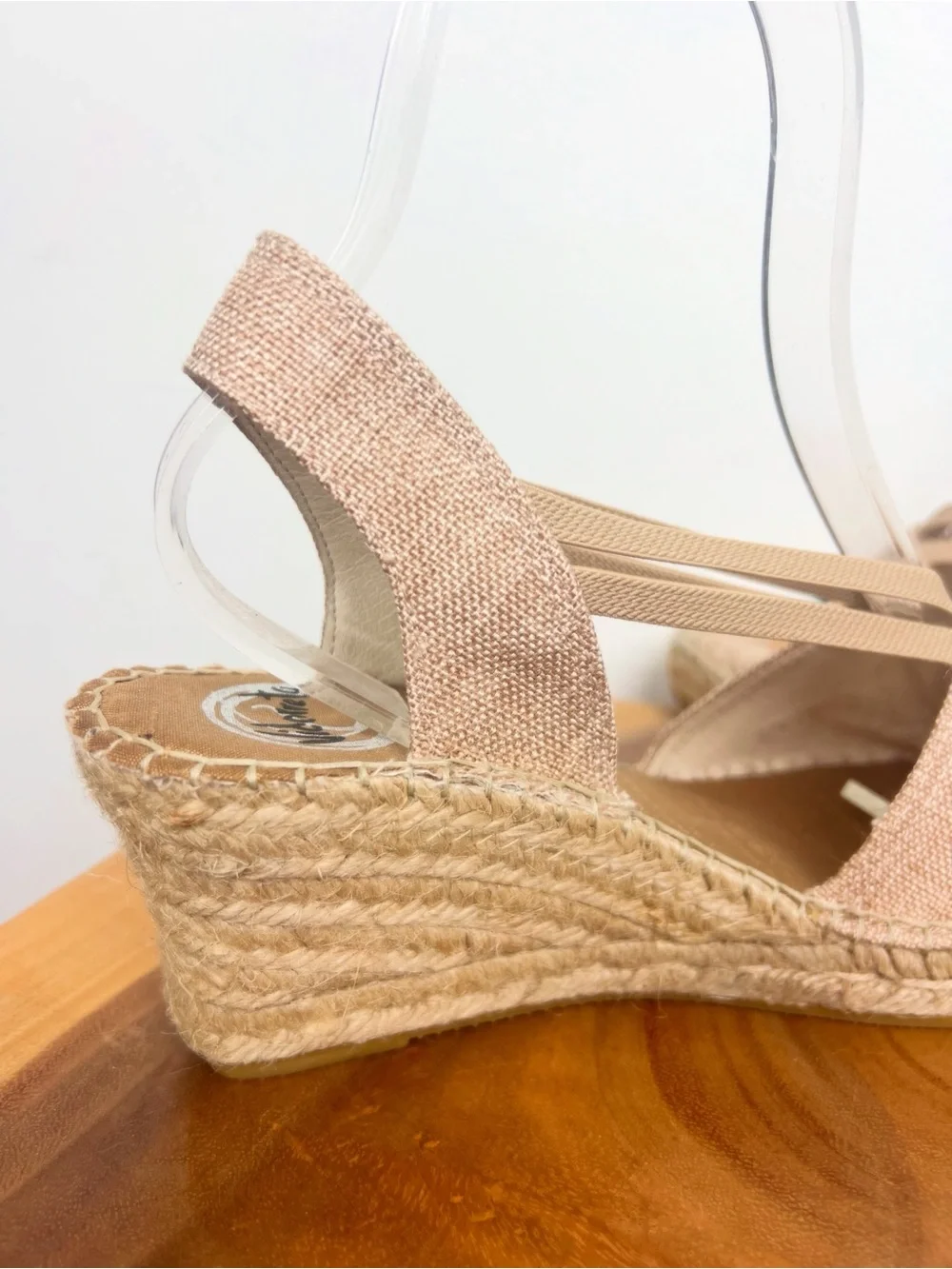 VIDORETTA Women’s Embroidered & Jeweled Tan Espadrille Wedge Sandals 39 8.5